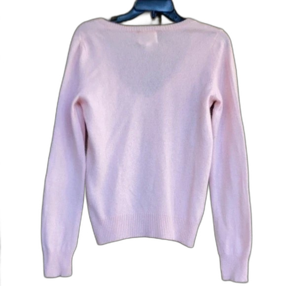 Old navy light pink deep scoop neck cashmere sweater. - Picture 2 of 4
